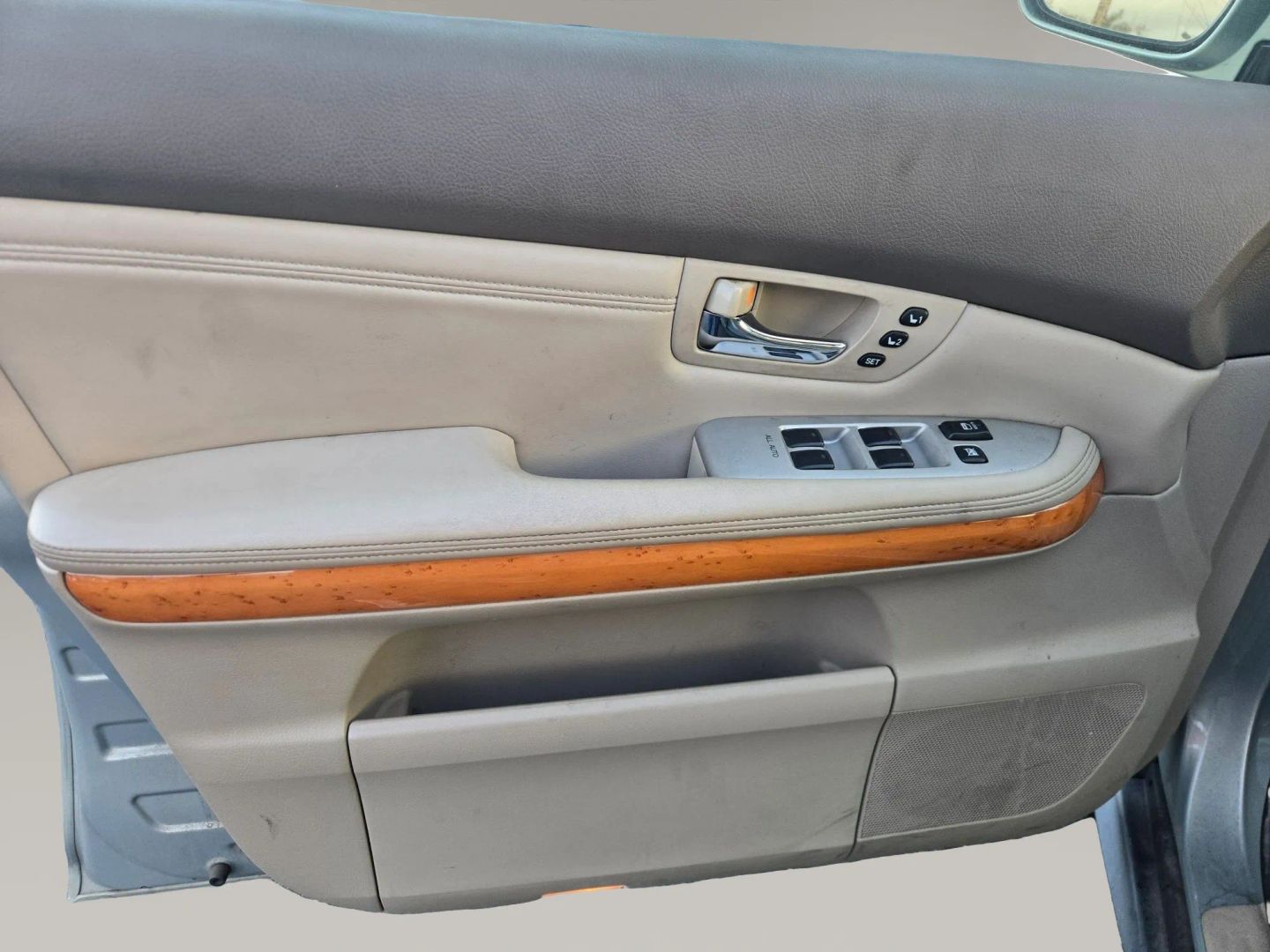 Photo 9 of this Lexus RX 350