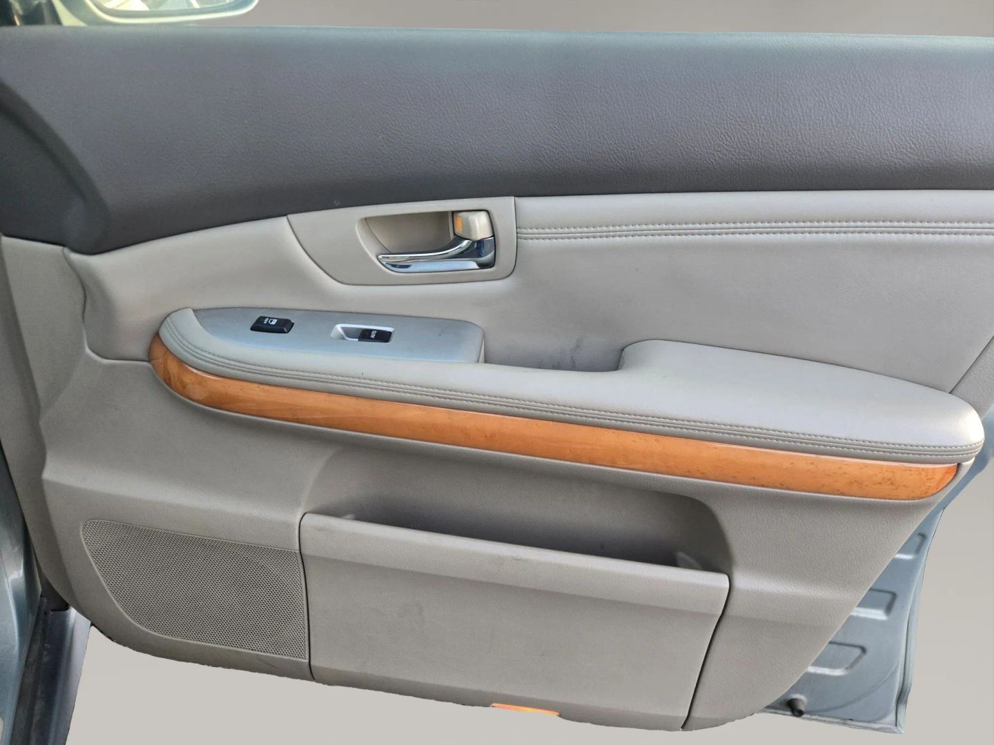 Photo 15 of this Lexus RX 350