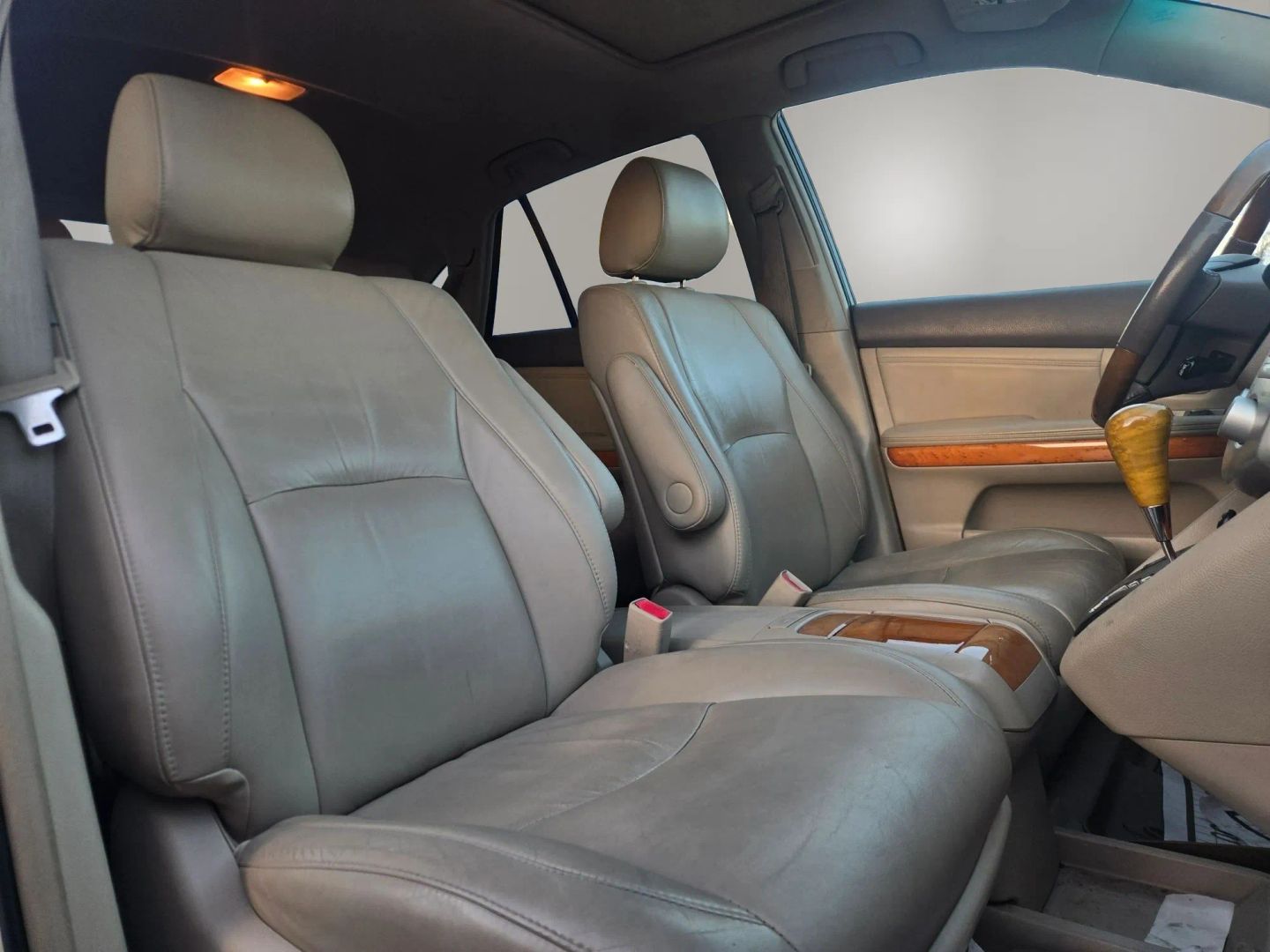 Photo 16 of this Lexus RX 350