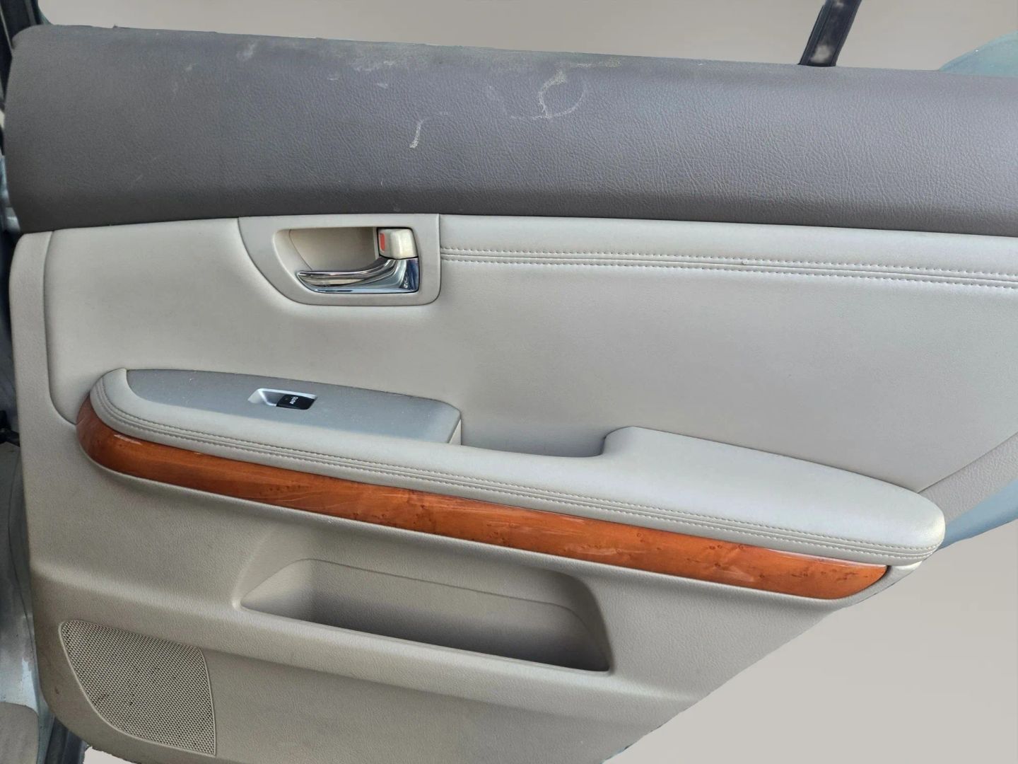 Photo 17 of this Lexus RX 350