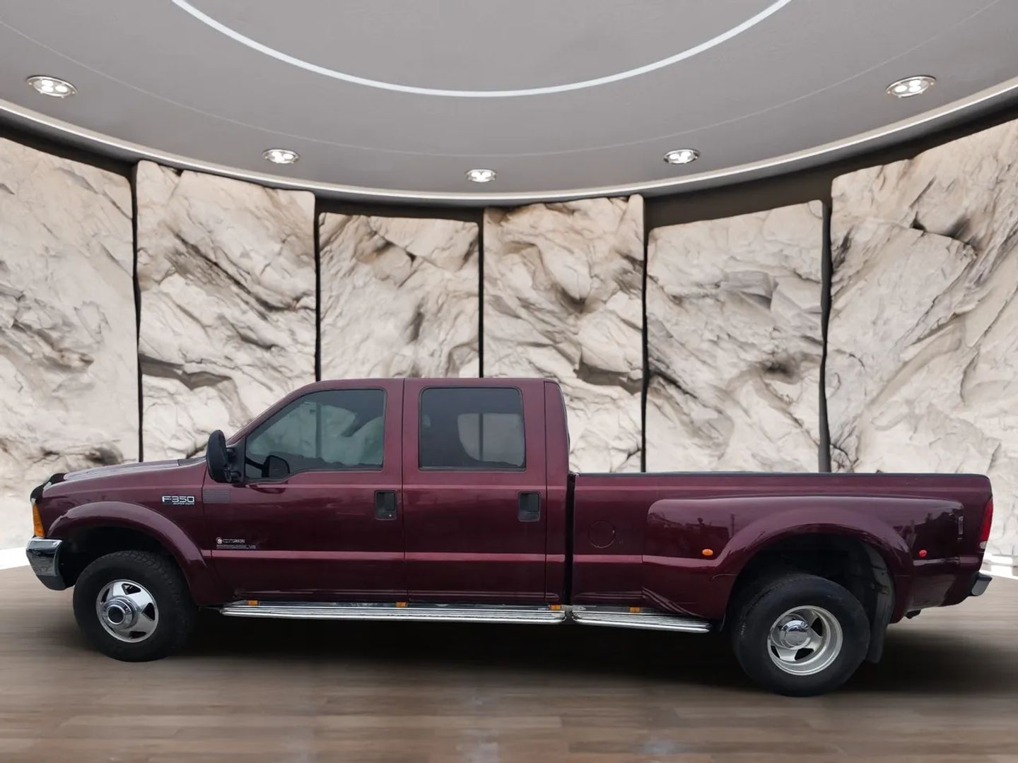 Photo 4 of this Ford Super Duty F-350 DRW