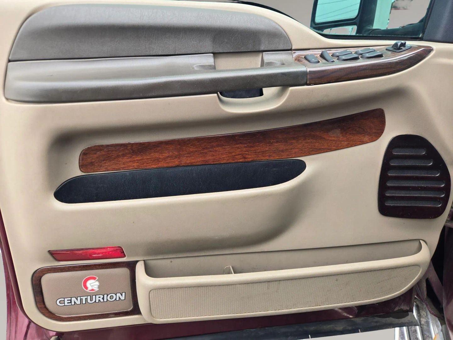 Photo 9 of this Ford Super Duty F-350 DRW