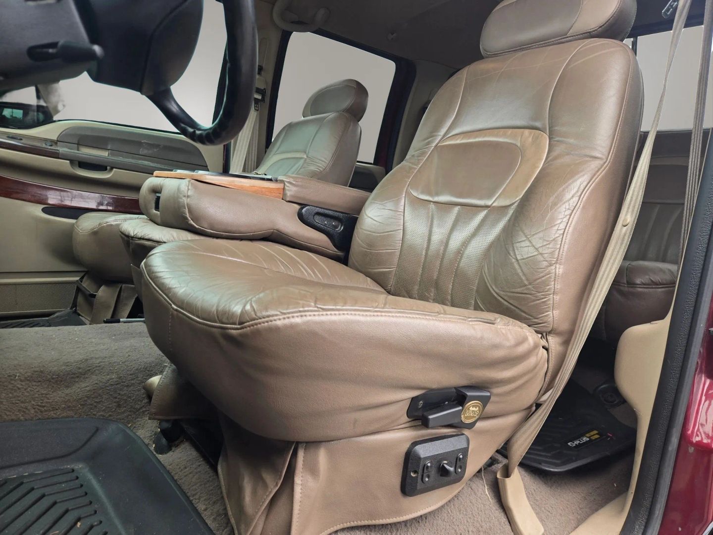 Photo 10 of this Ford Super Duty F-350 DRW