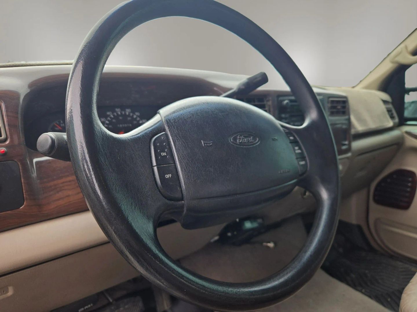 Photo 11 of this Ford Super Duty F-350 DRW