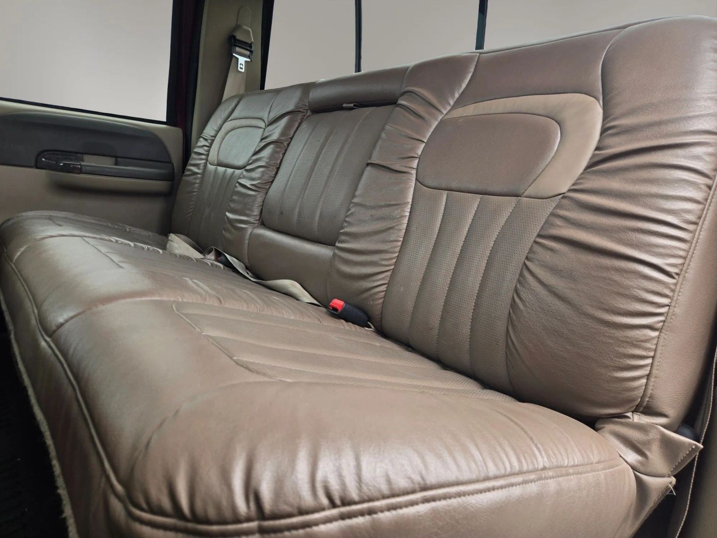 Photo 13 of this Ford Super Duty F-350 DRW
