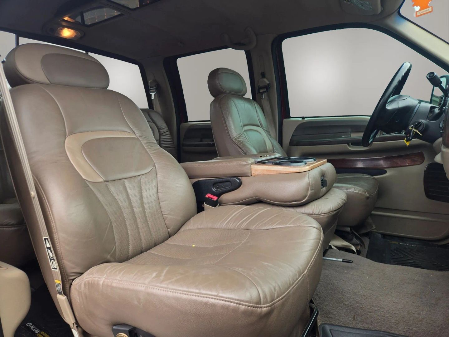 Photo 15 of this Ford Super Duty F-350 DRW
