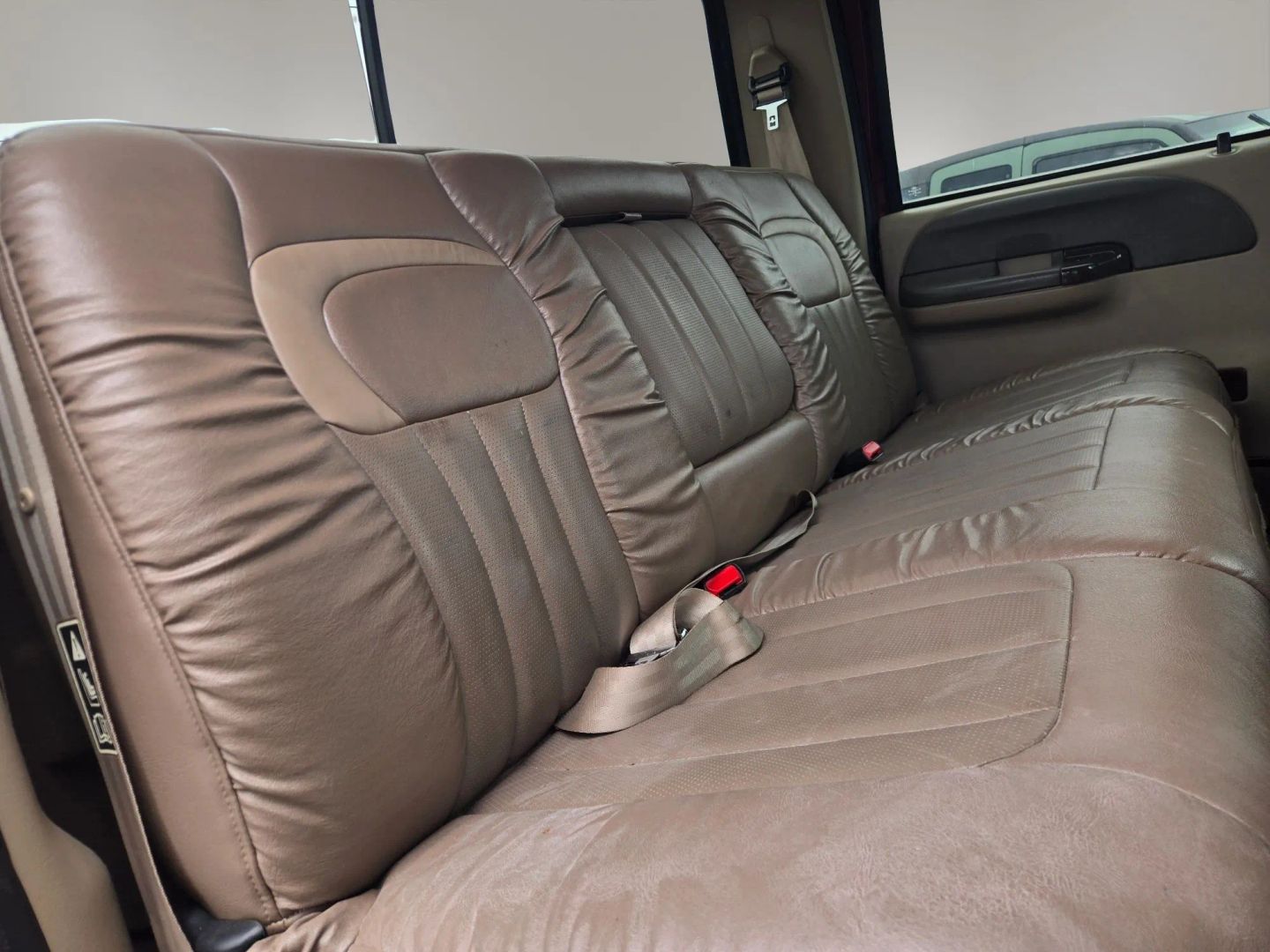 Photo 17 of this Ford Super Duty F-350 DRW
