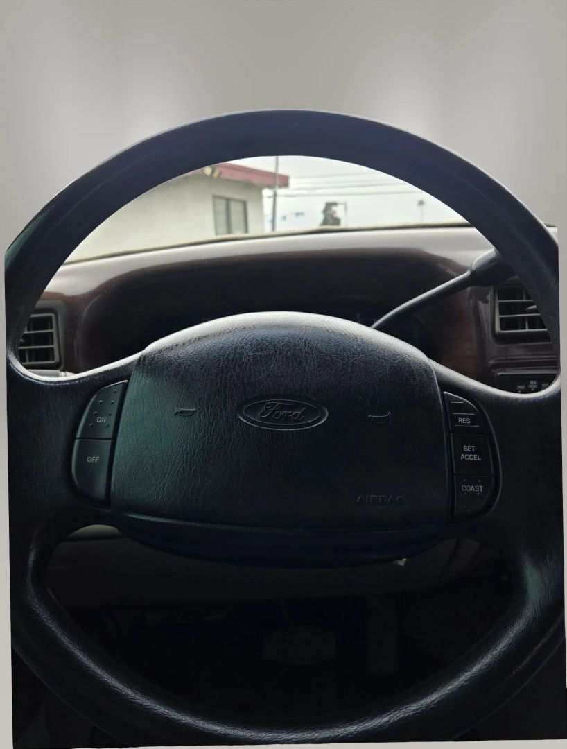 Photo 19 of this Ford Super Duty F-350 DRW
