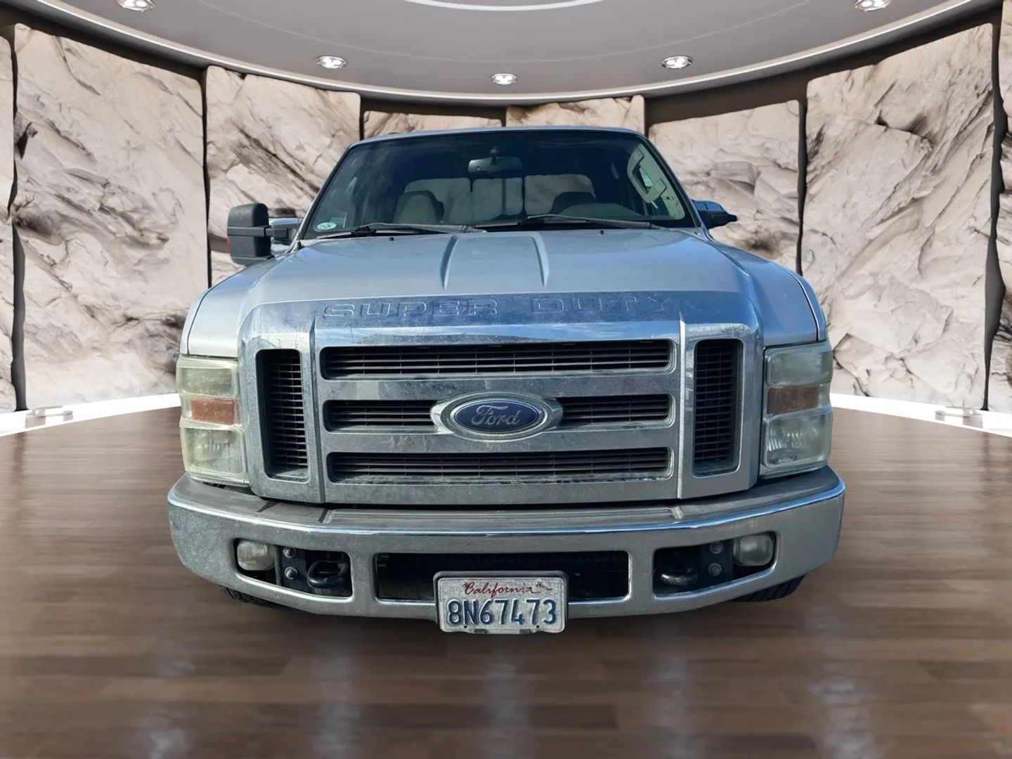 Photo 2 of this Ford Super Duty F-350 DRW