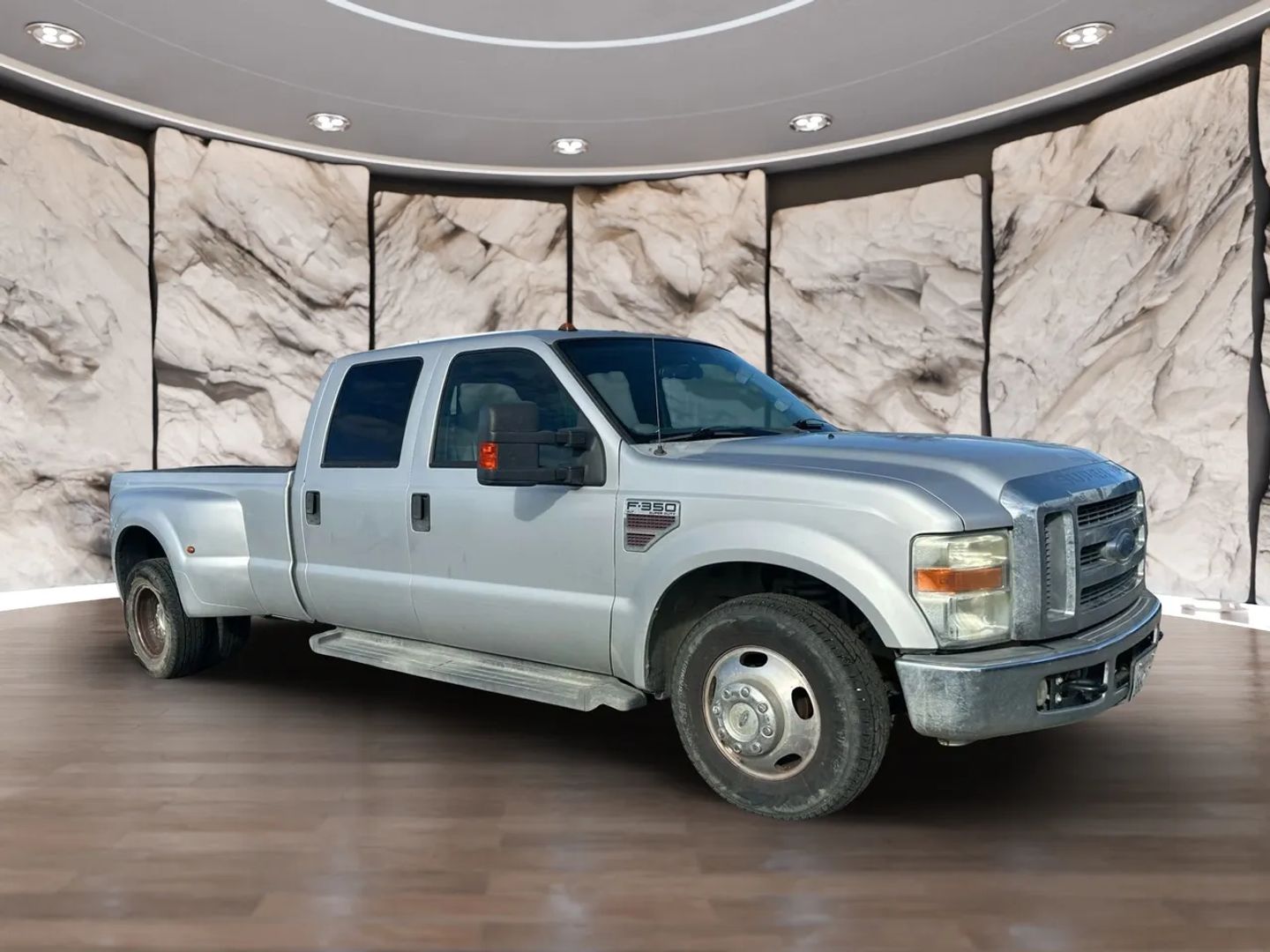 Photo 3 of this Ford Super Duty F-350 DRW