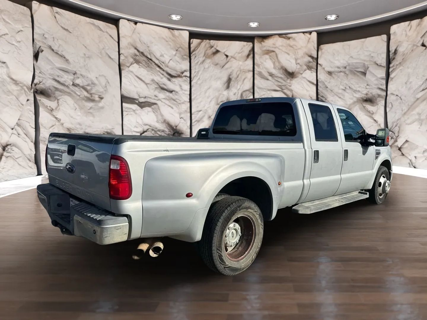 Photo 8 of this Ford Super Duty F-350 DRW