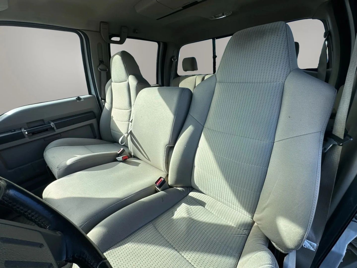 Photo 11 of this Ford Super Duty F-350 DRW