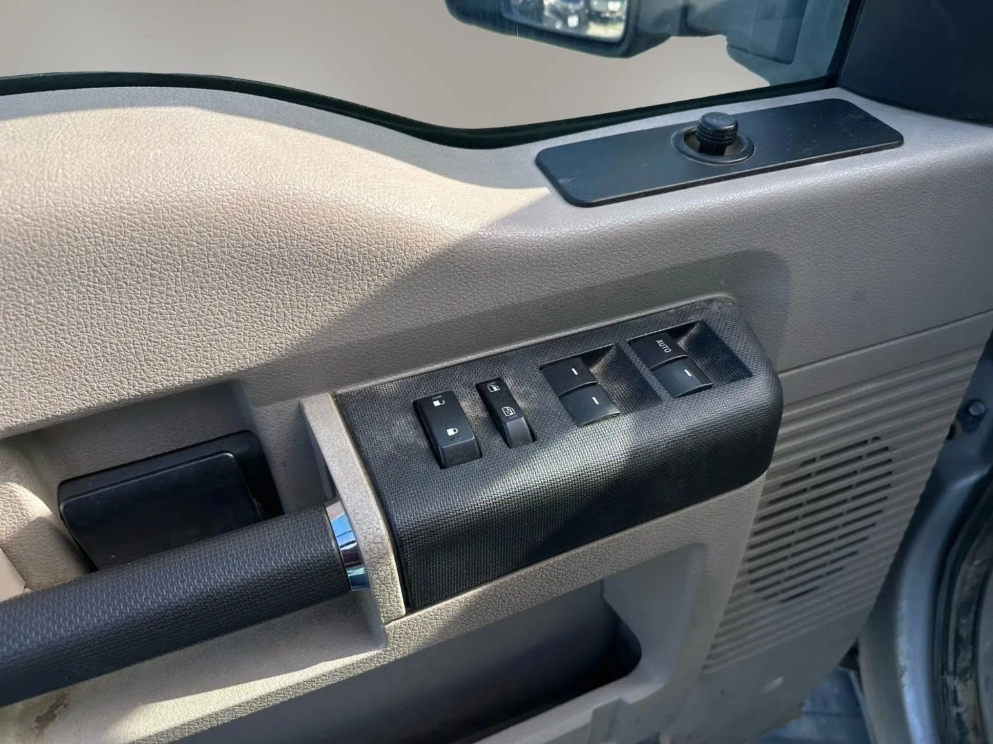 Photo 12 of this Ford Super Duty F-350 DRW