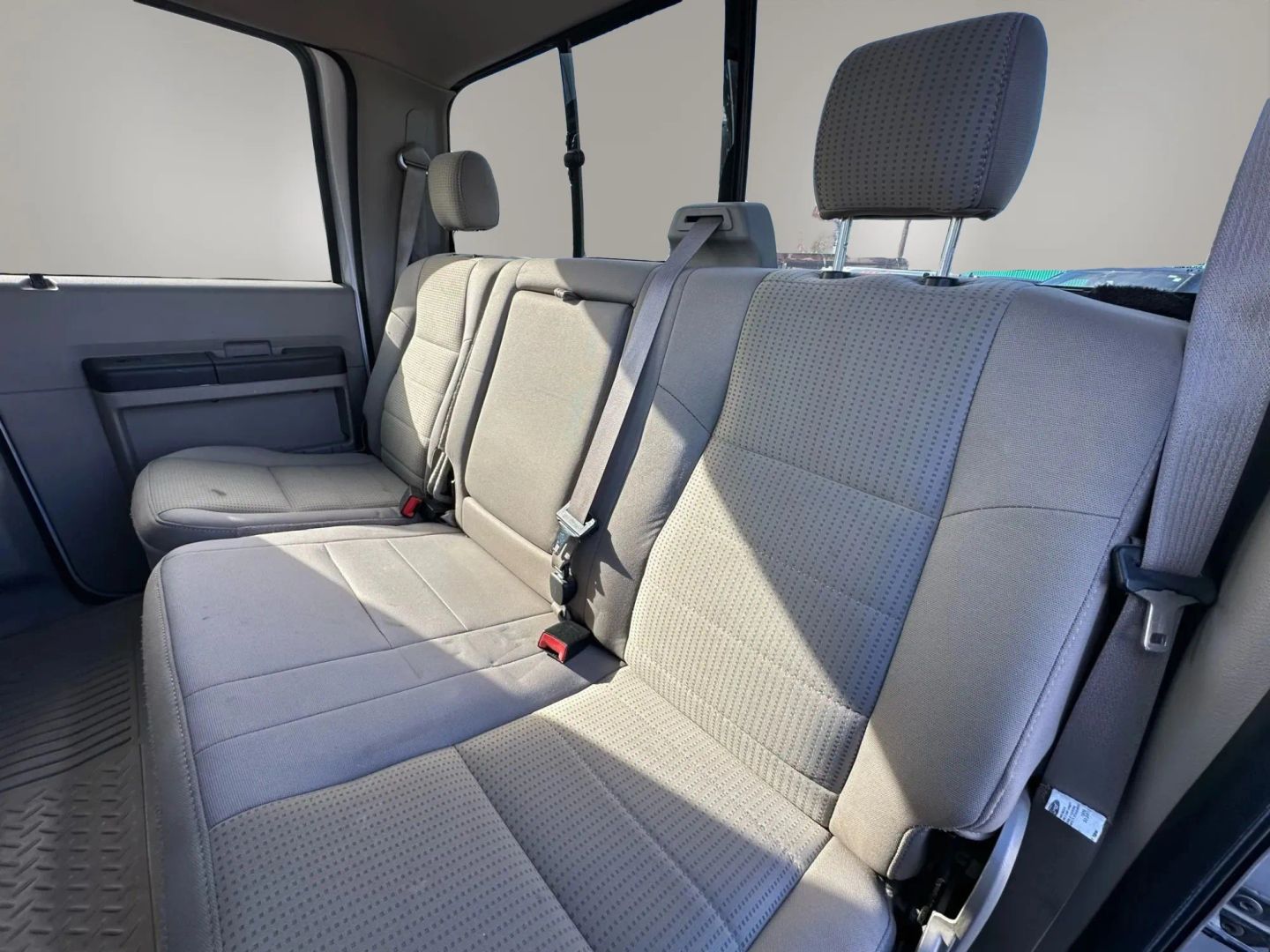 Photo 13 of this Ford Super Duty F-350 DRW