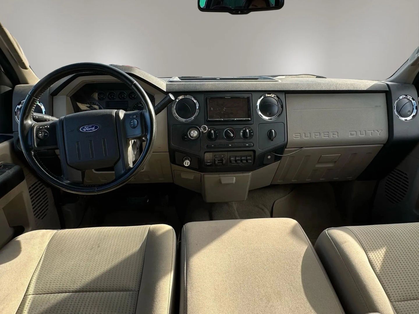Photo 19 of this Ford Super Duty F-350 DRW