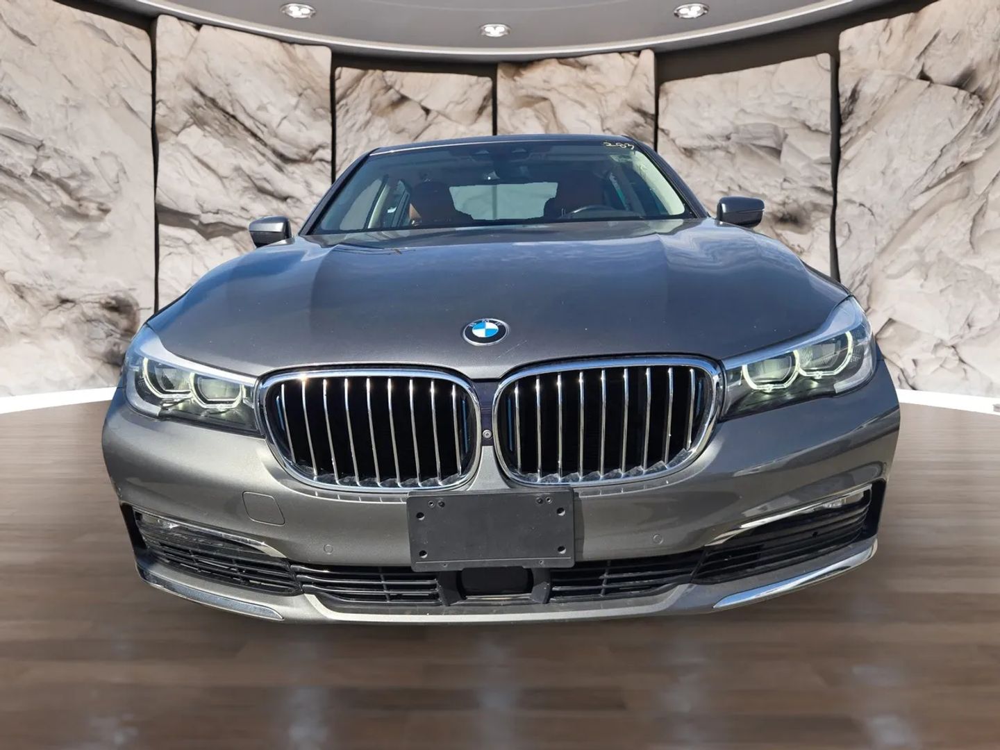 Photo 2 of this BMW 7 Series