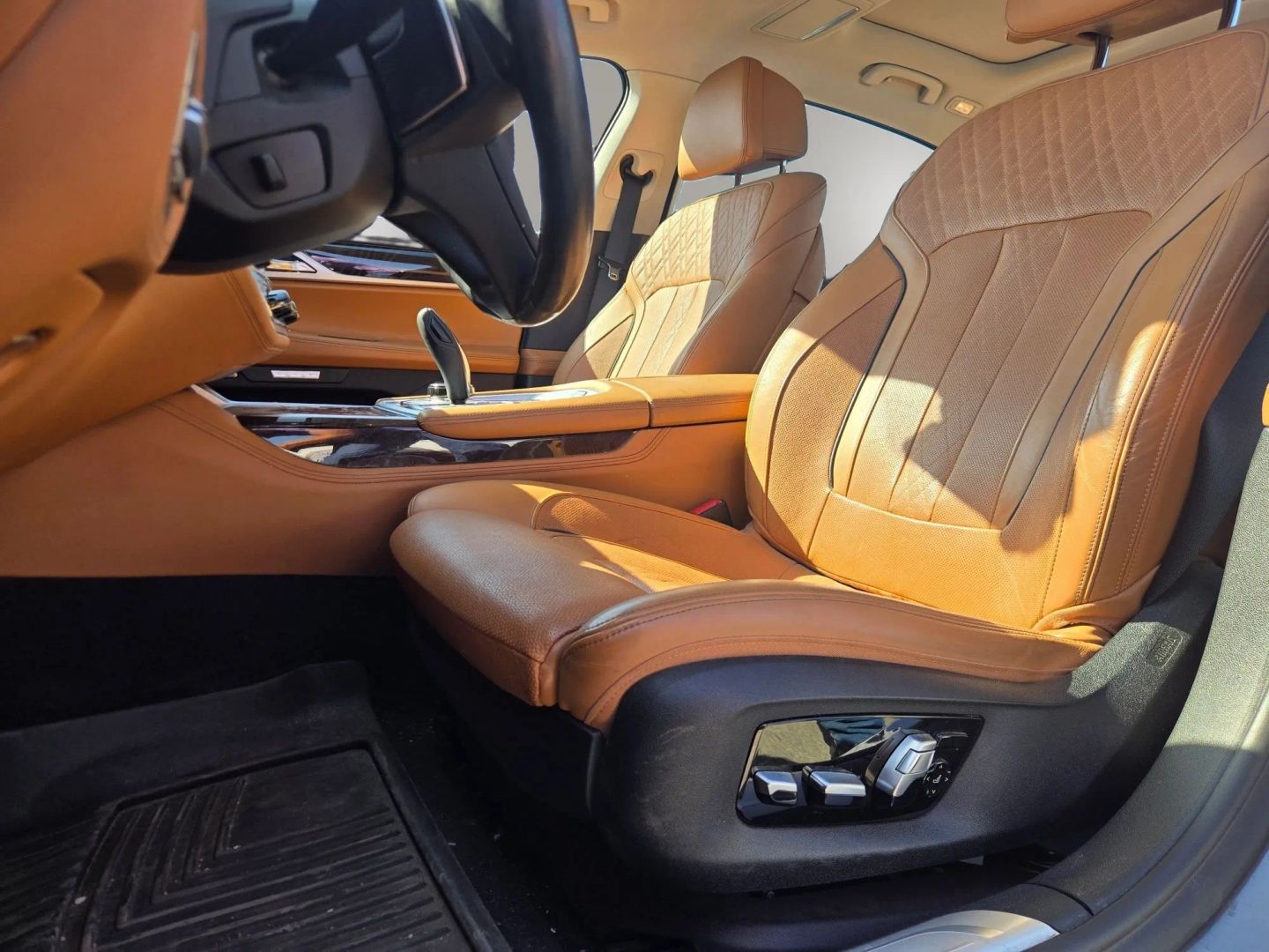 Photo 10 of this BMW 7 Series