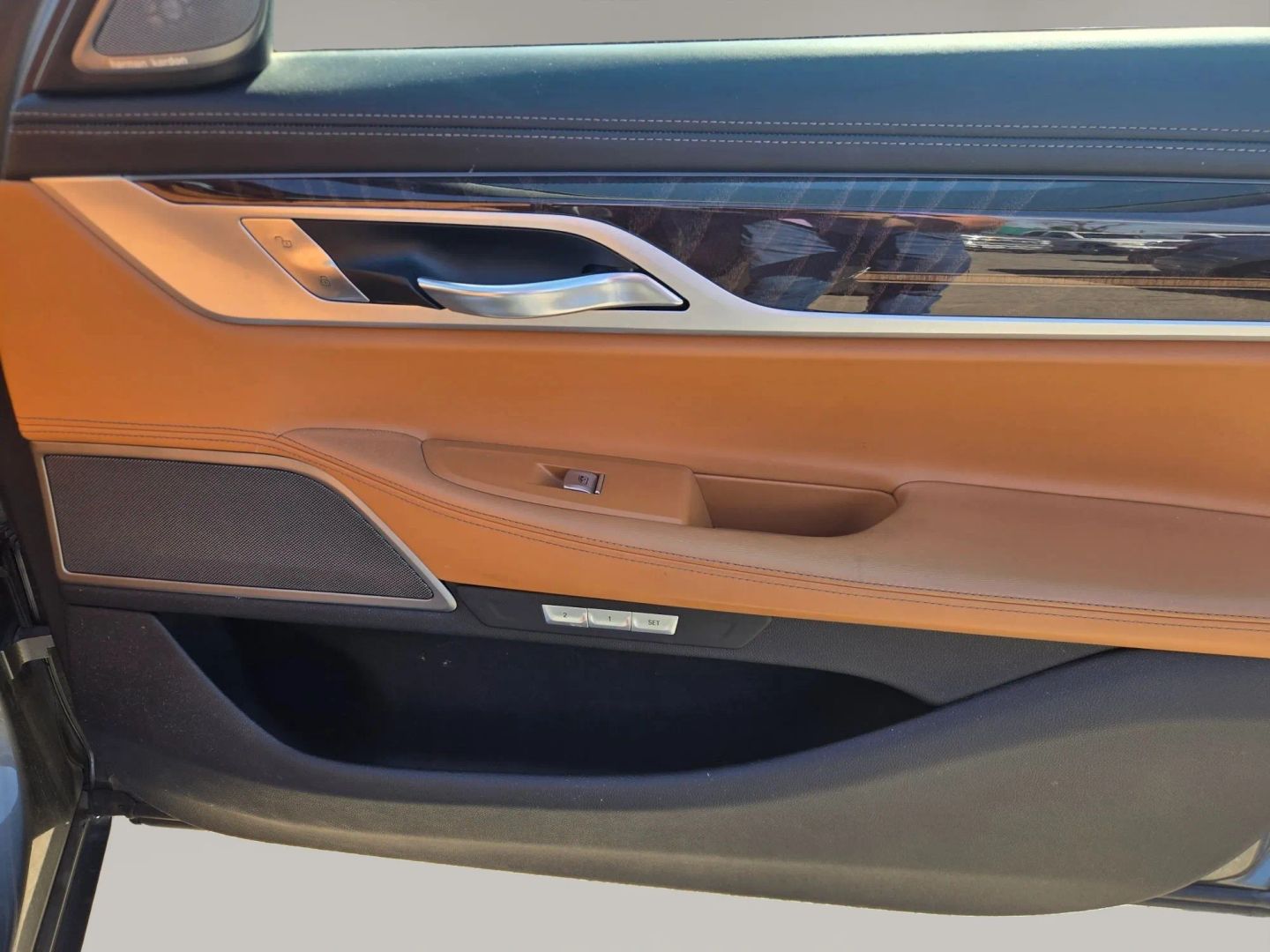 Photo 15 of this BMW 7 Series