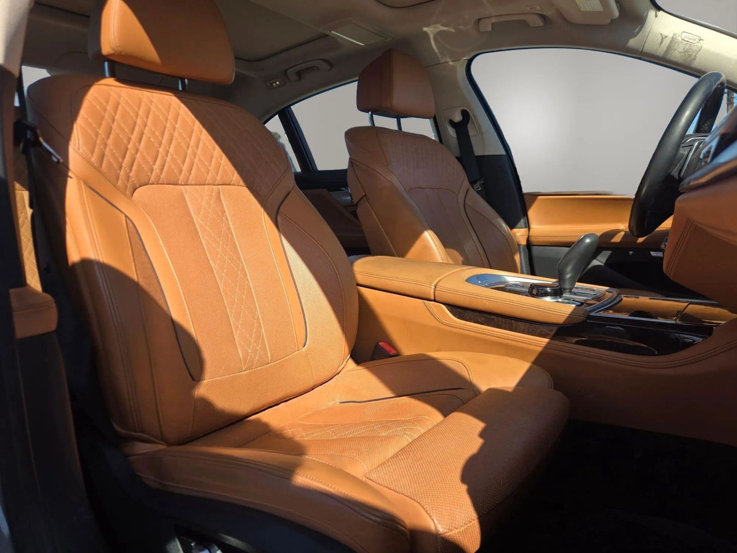 Photo 16 of this BMW 7 Series