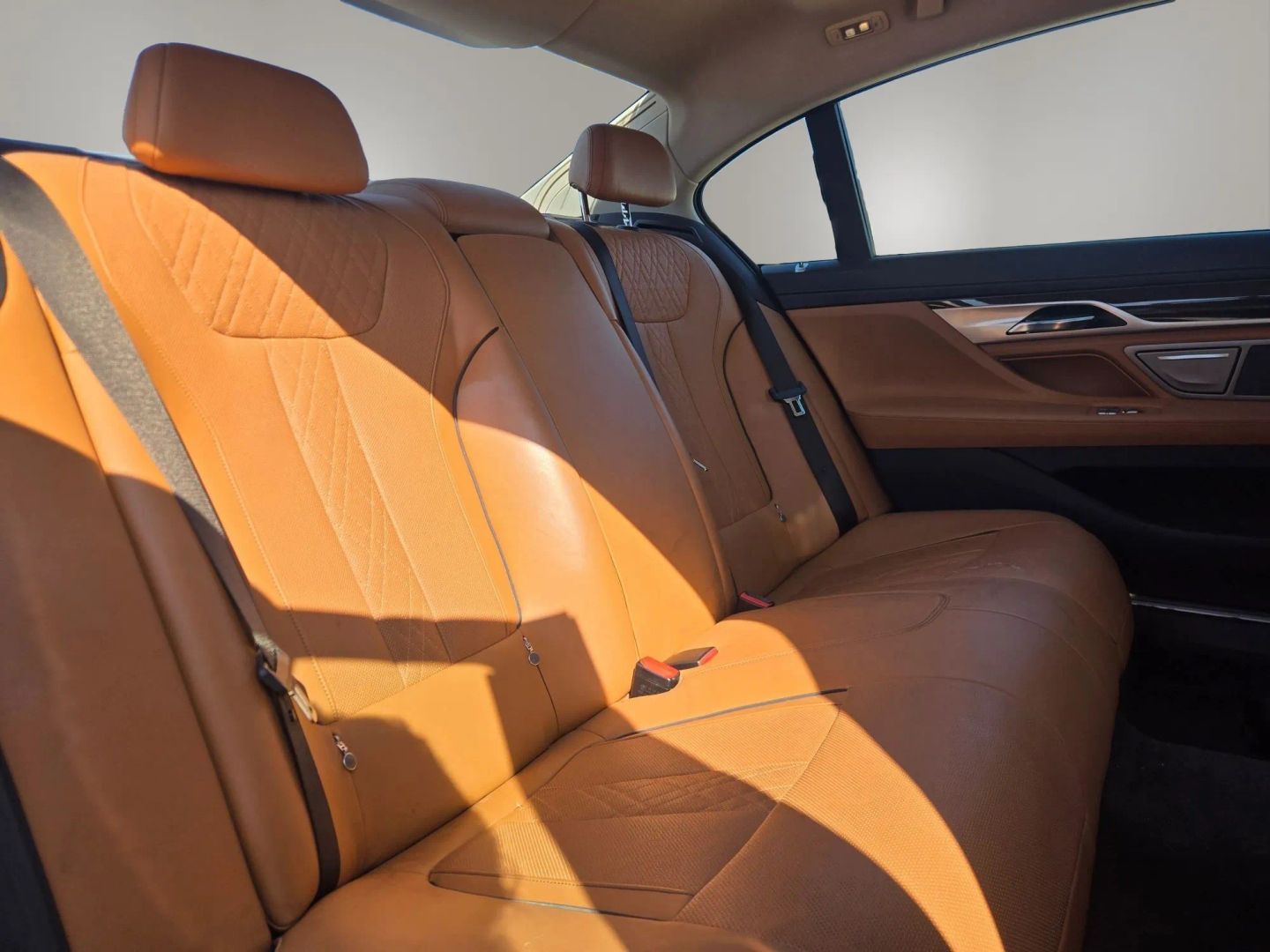 Photo 18 of this BMW 7 Series