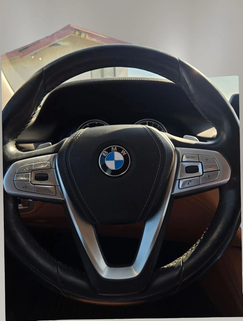 Photo 21 of this BMW 7 Series