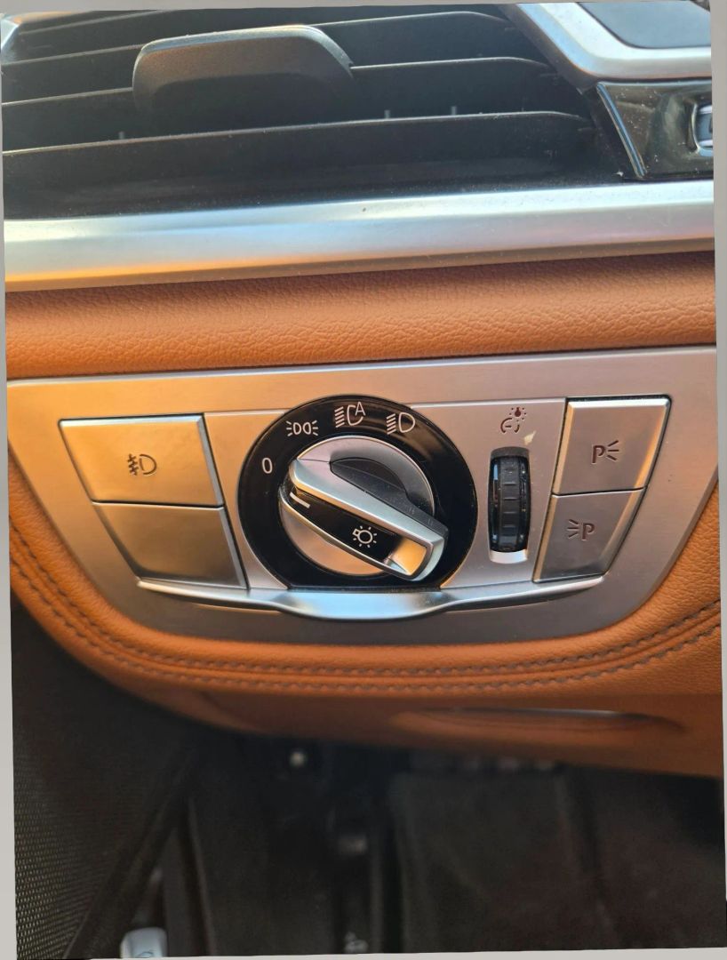 Photo 28 of this BMW 7 Series
