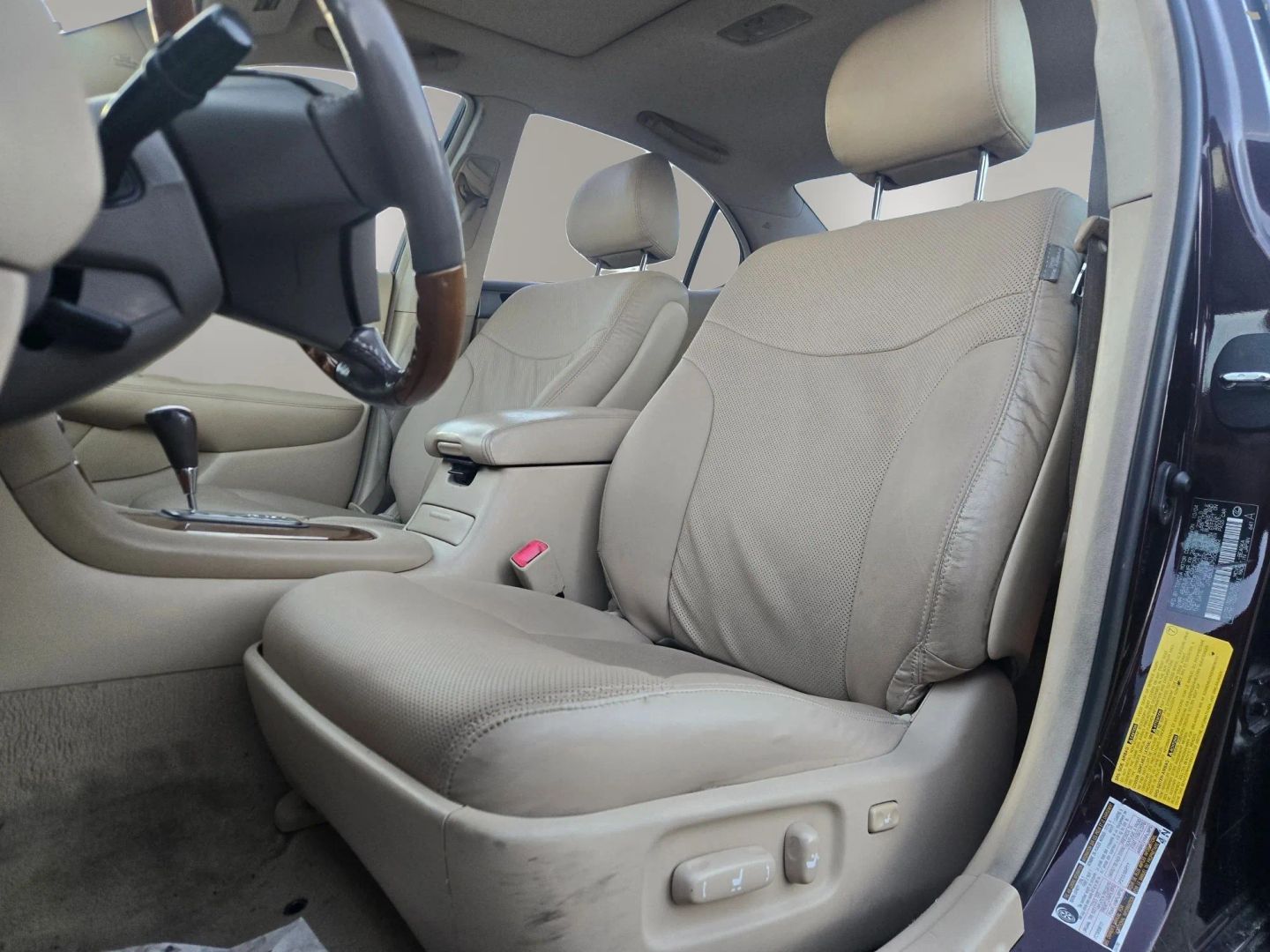 Photo 10 of this Lexus ES 330