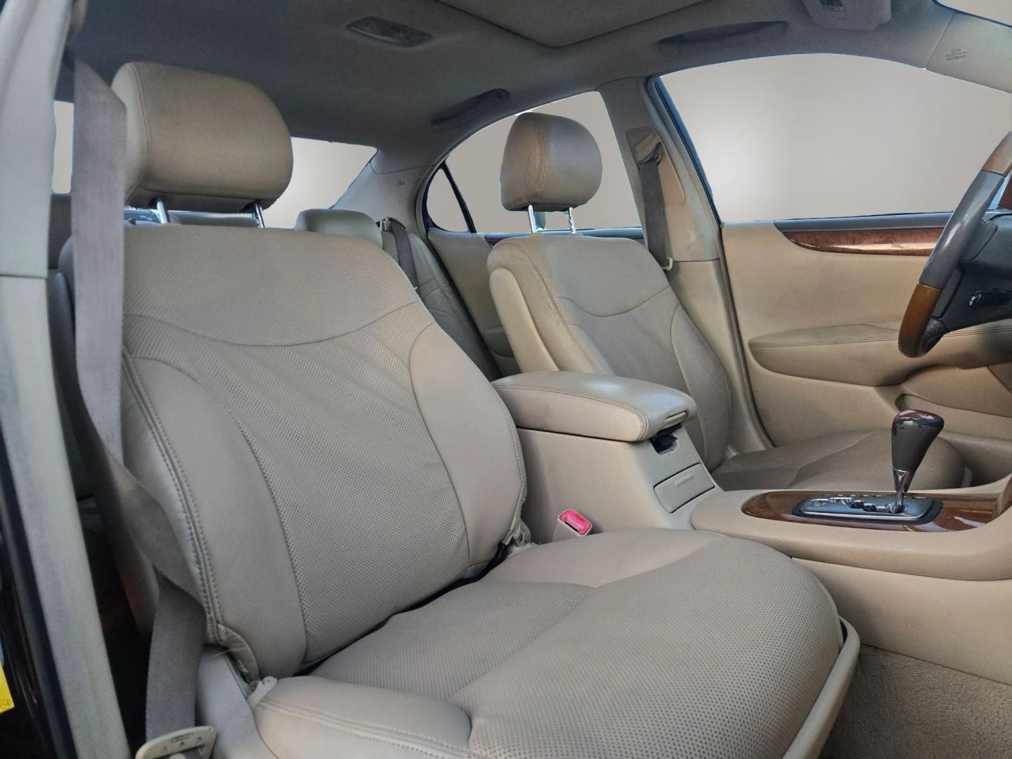 Photo 15 of this Lexus ES 330