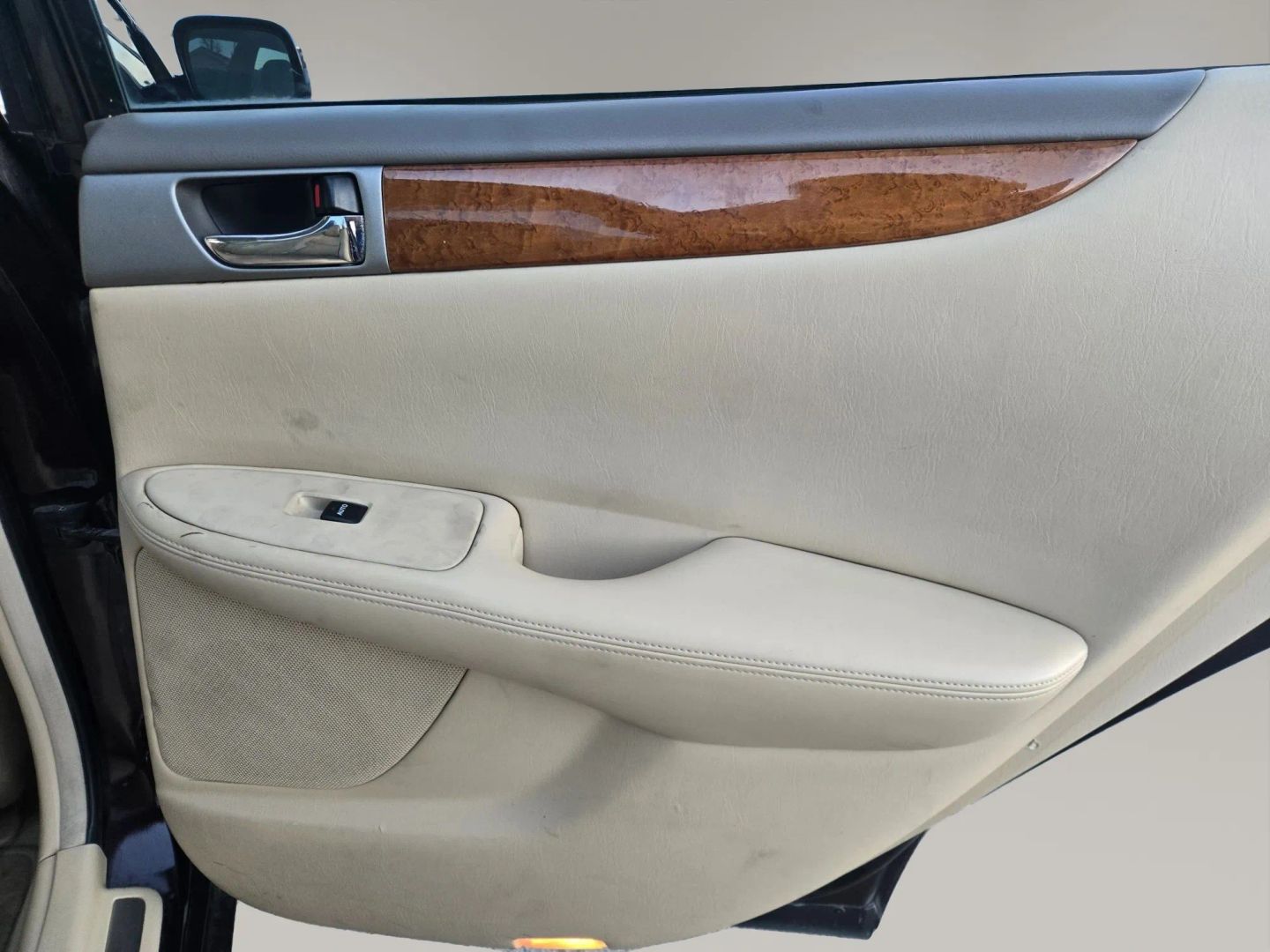 Photo 16 of this Lexus ES 330