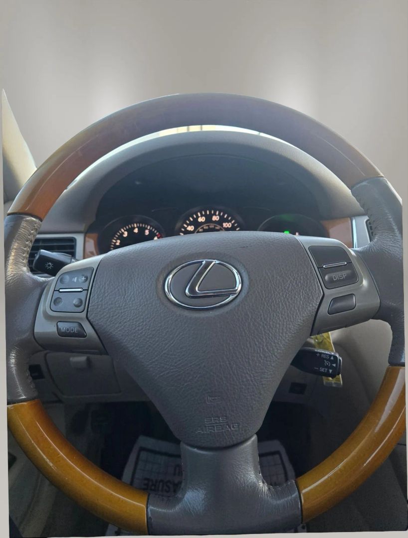 Photo 19 of this Lexus ES 330