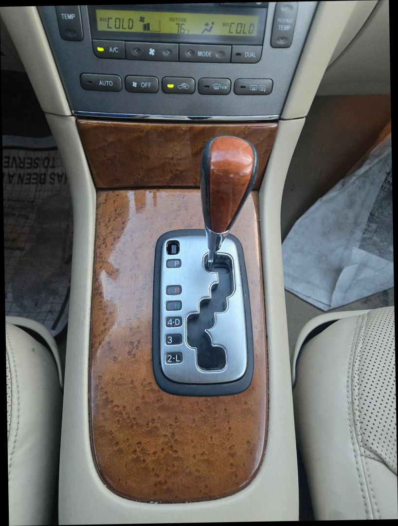 Photo 24 of this Lexus ES 330