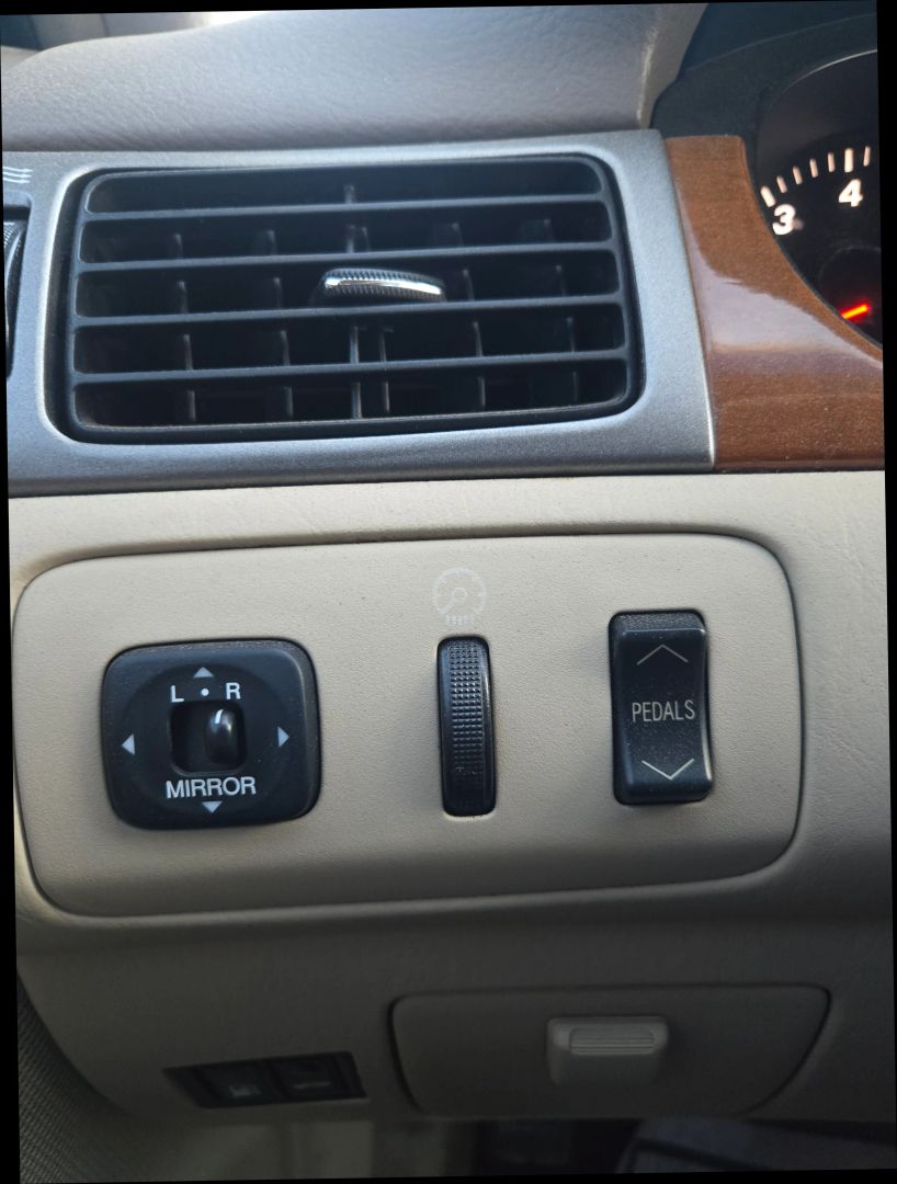 Photo 26 of this Lexus ES 330