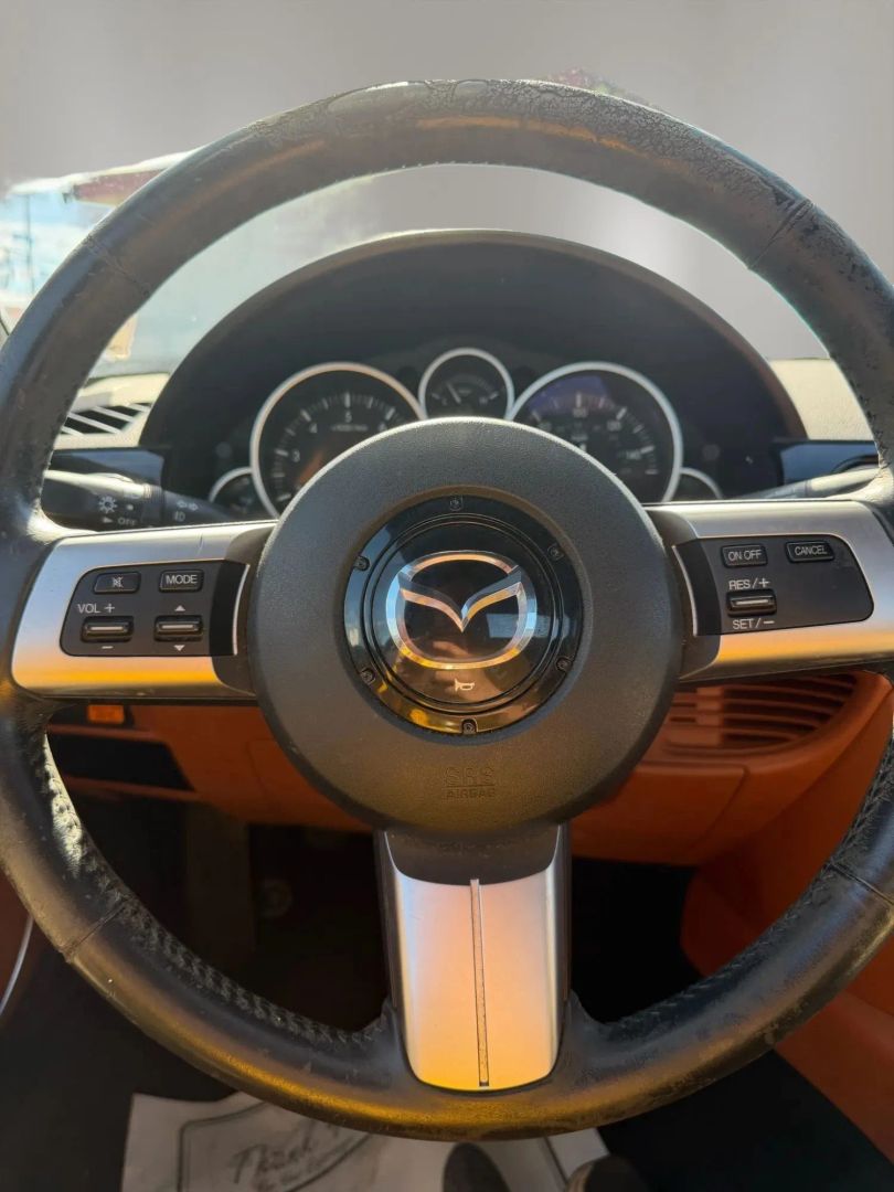 Photo 14 of this Mazda MX-5 Miata