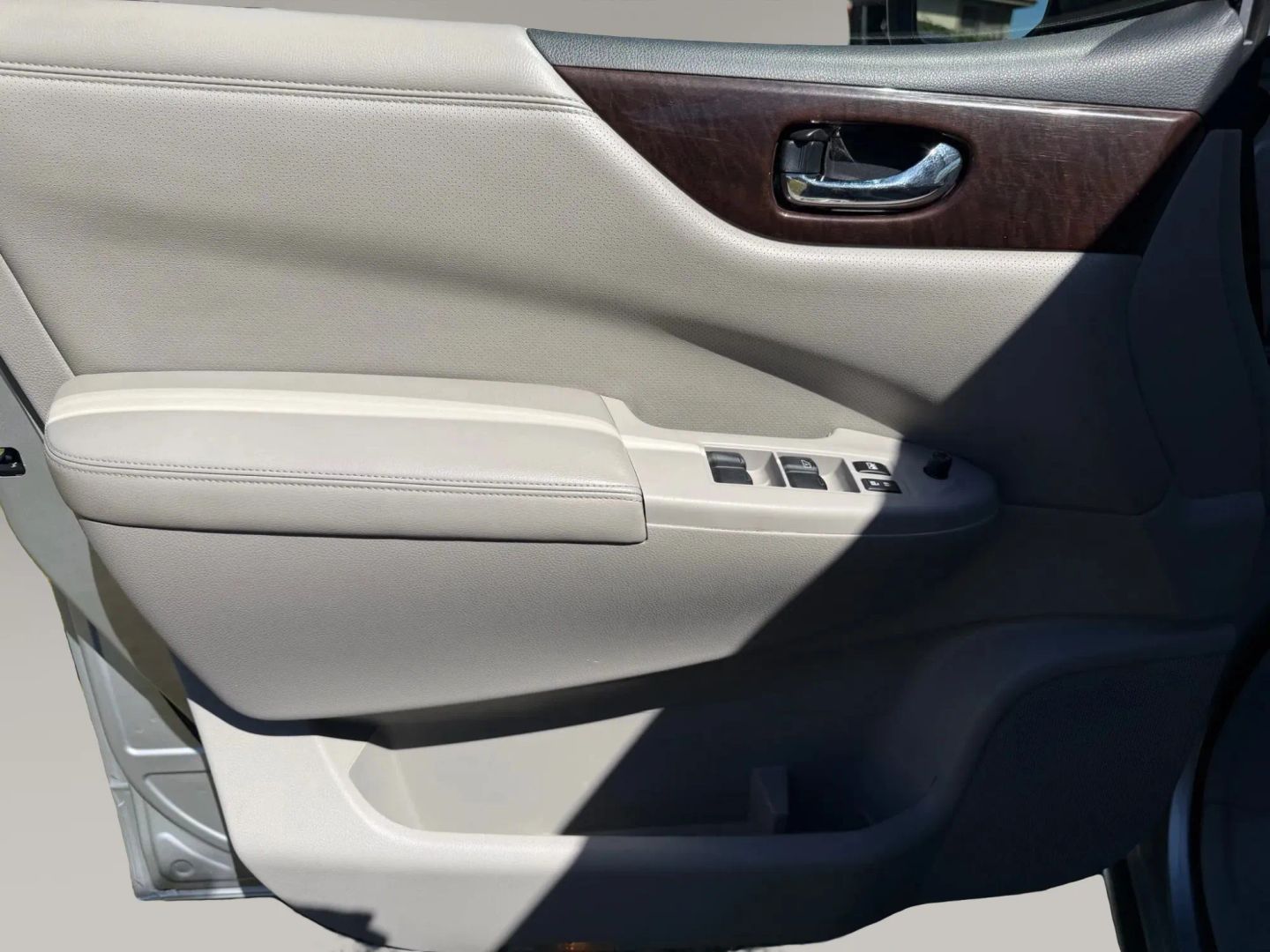 Photo 25 of this Nissan Quest