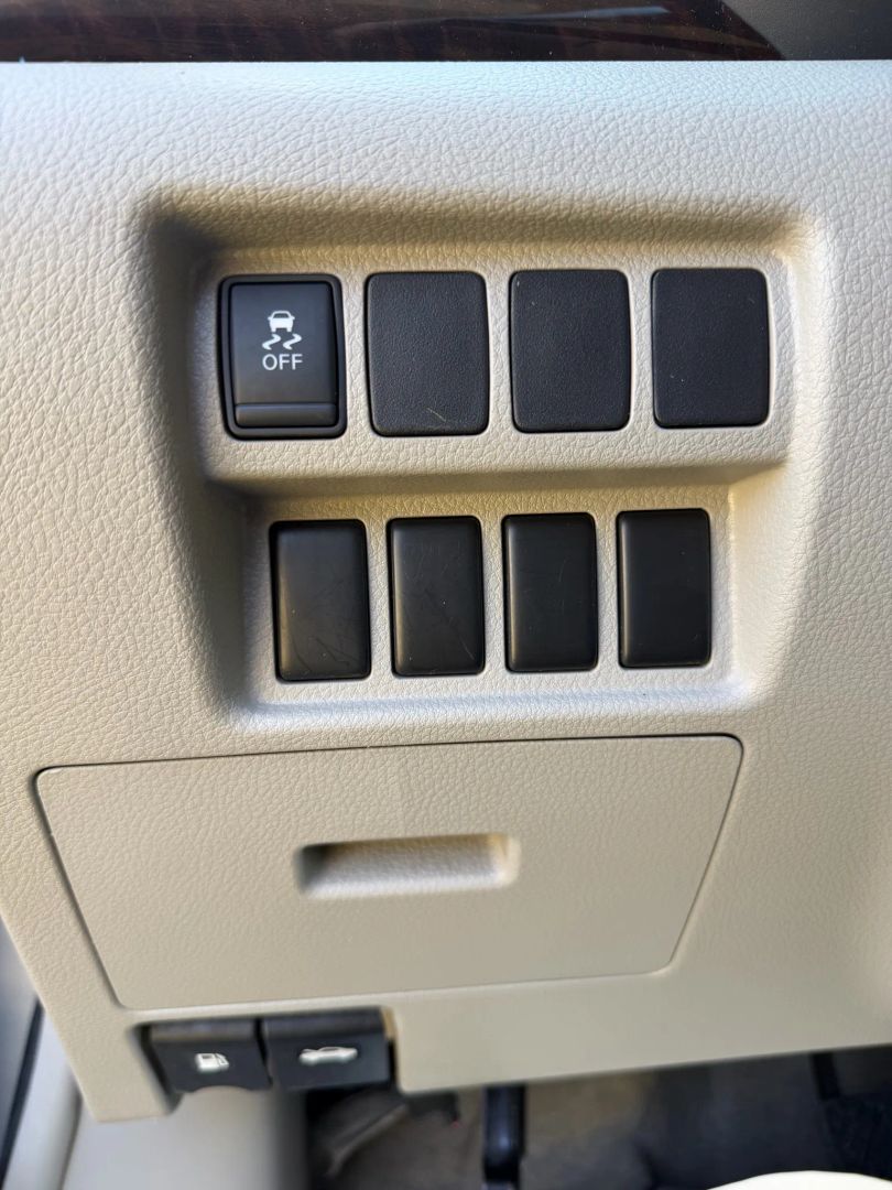 Photo 27 of this Nissan Quest