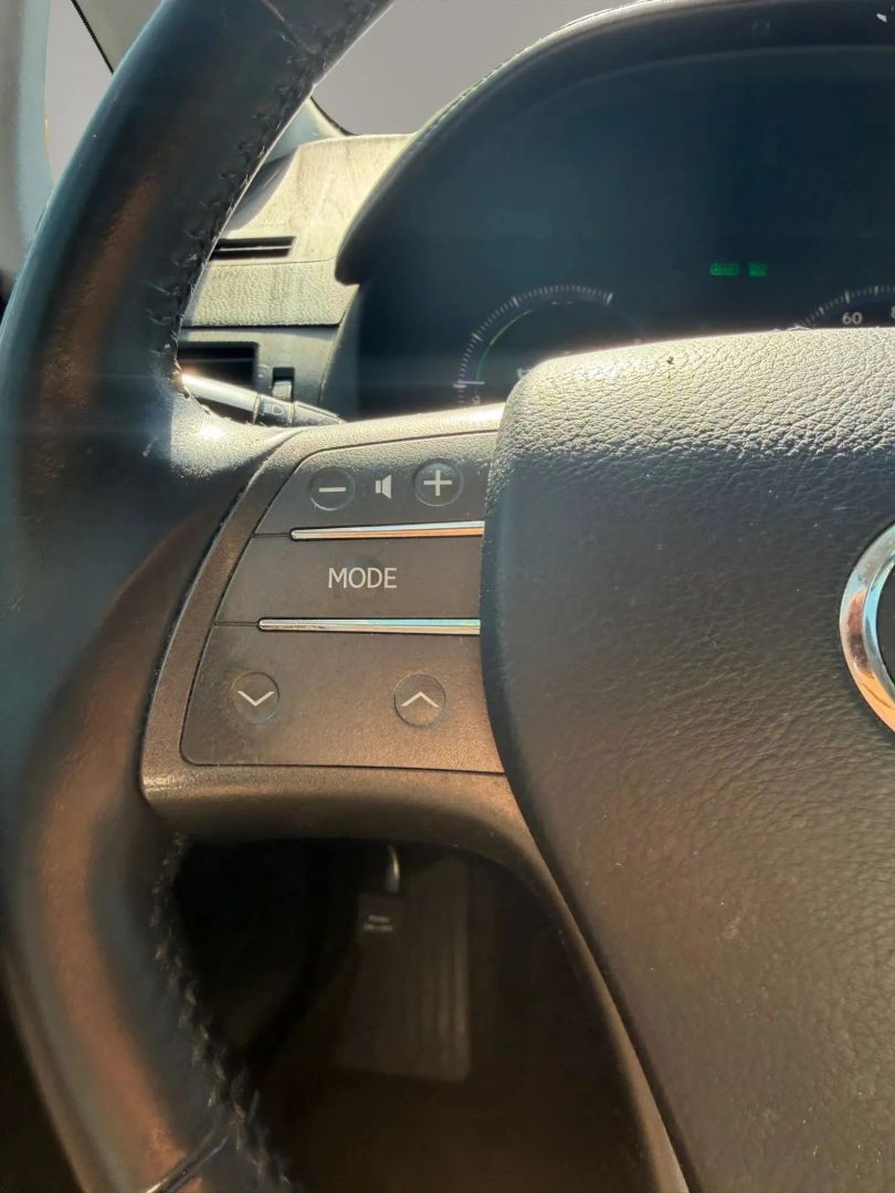 Photo 16 of this Lexus HS 250h