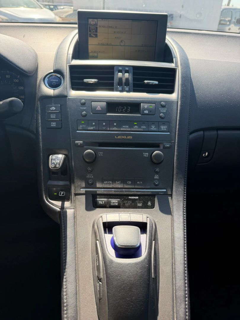 Photo 24 of this Lexus HS 250h