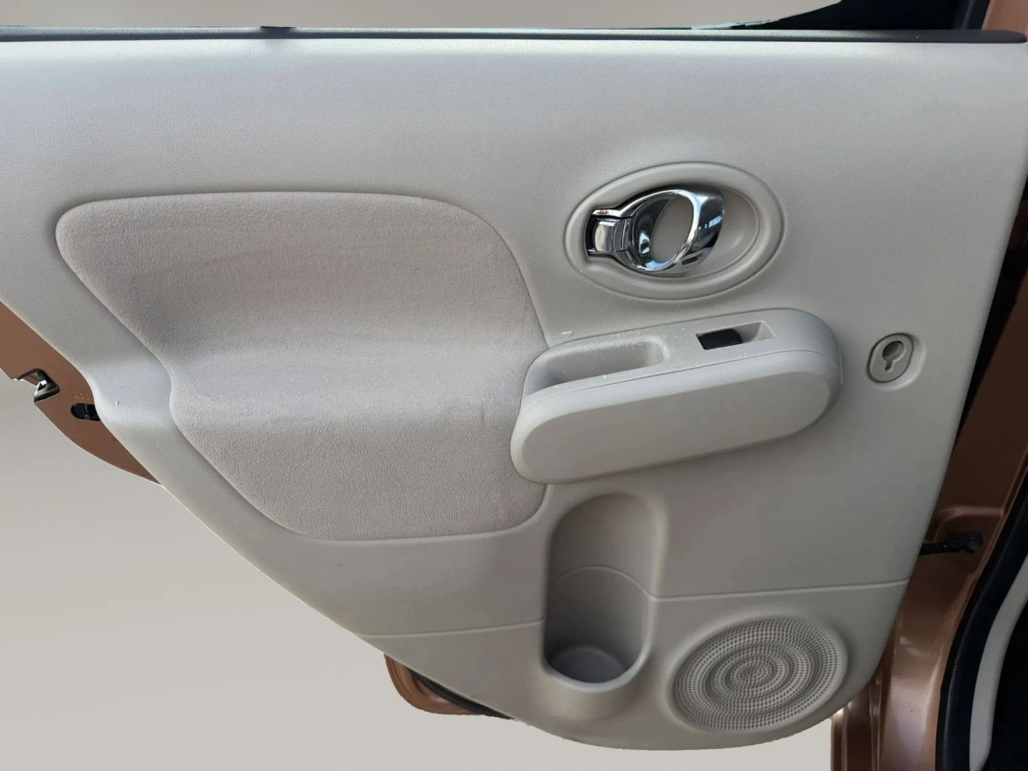 Photo 12 of this Nissan cube