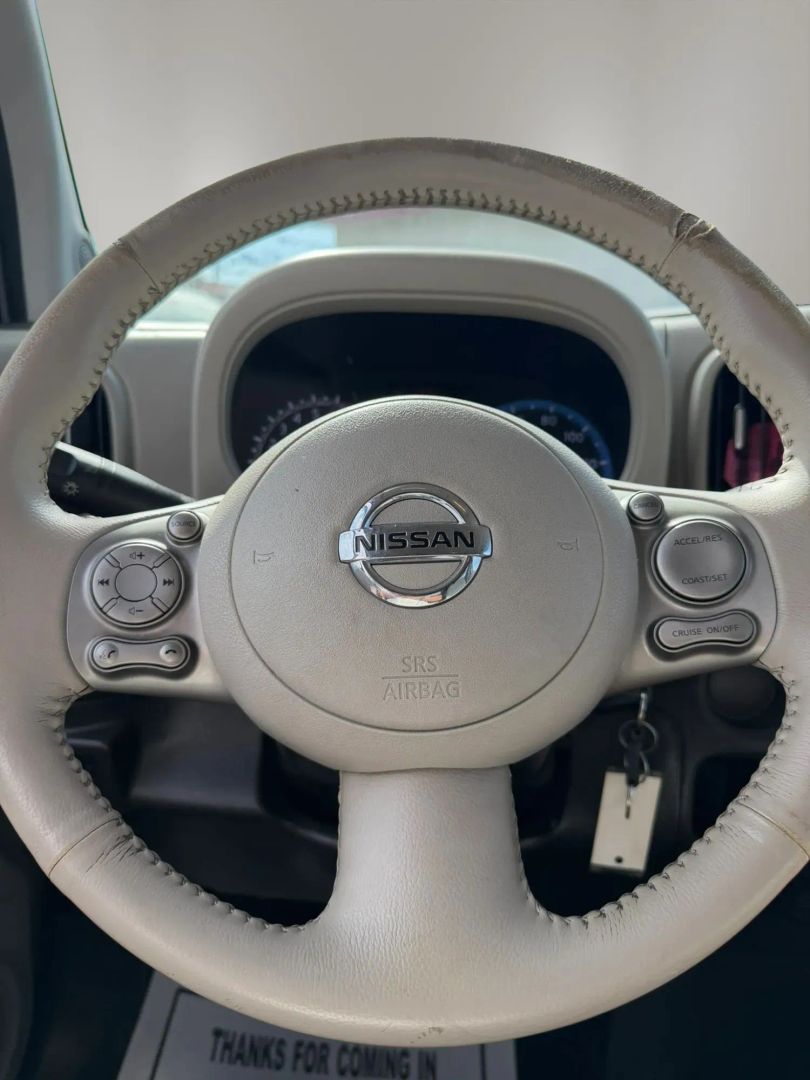 Photo 21 of this Nissan cube