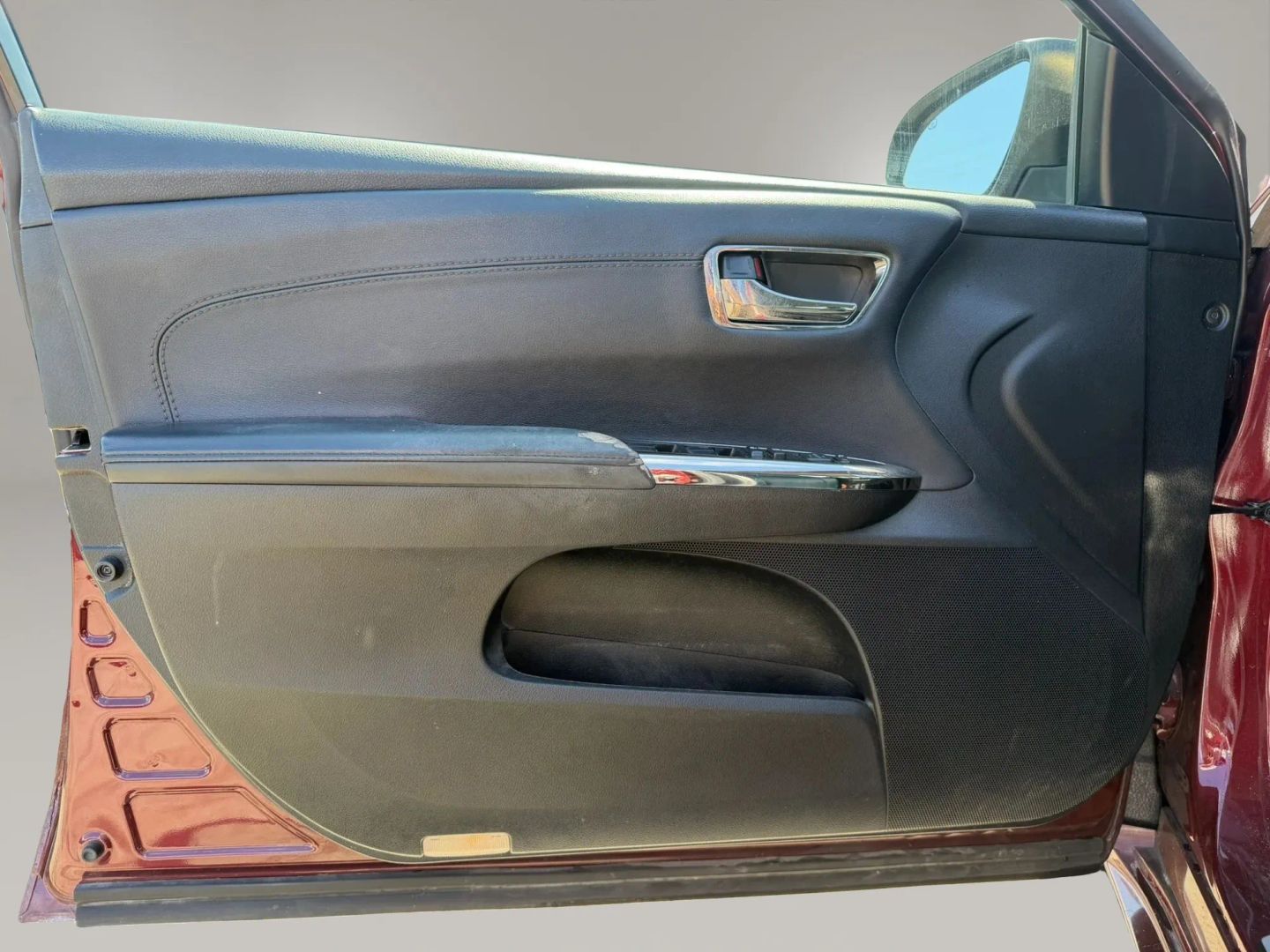 Photo 8 of this Toyota Avalon Hybrid