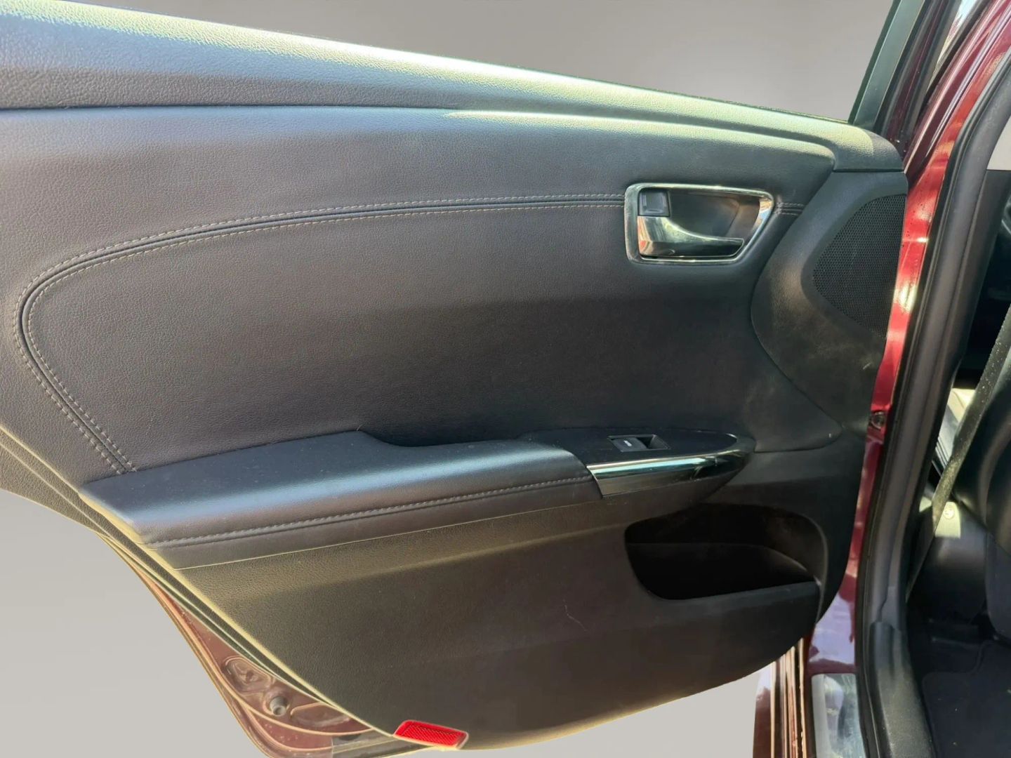 Photo 11 of this Toyota Avalon Hybrid