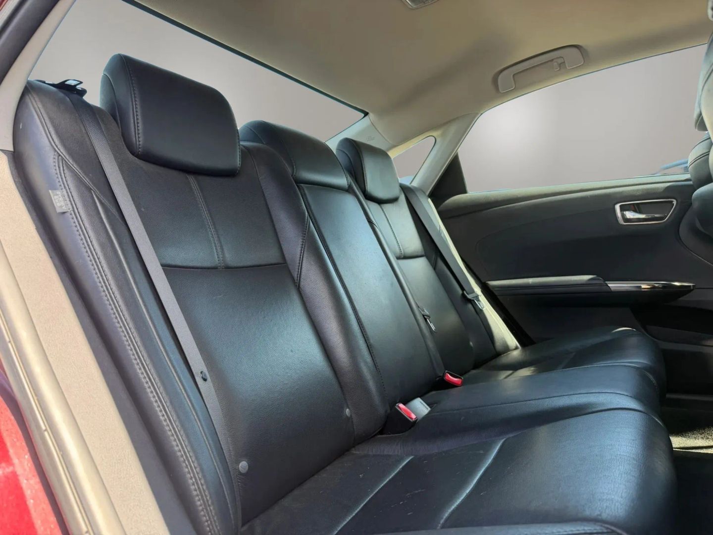 Photo 18 of this Toyota Avalon Hybrid
