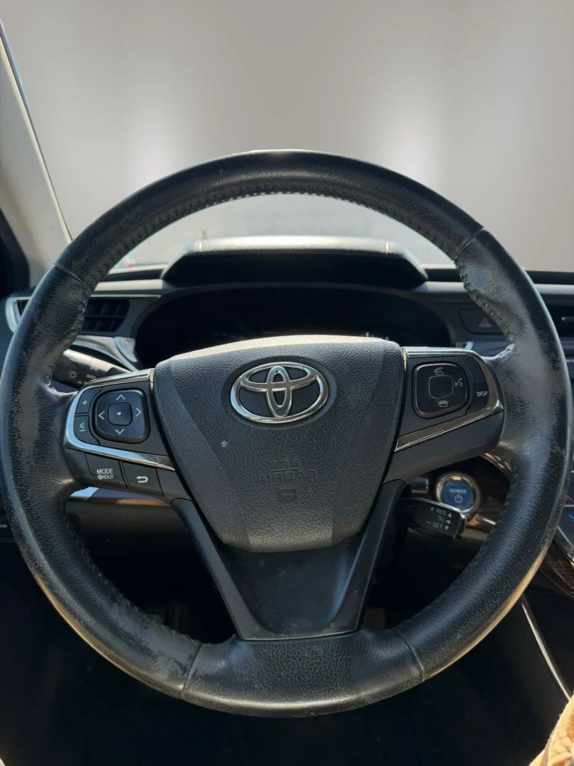 Photo 20 of this Toyota Avalon Hybrid