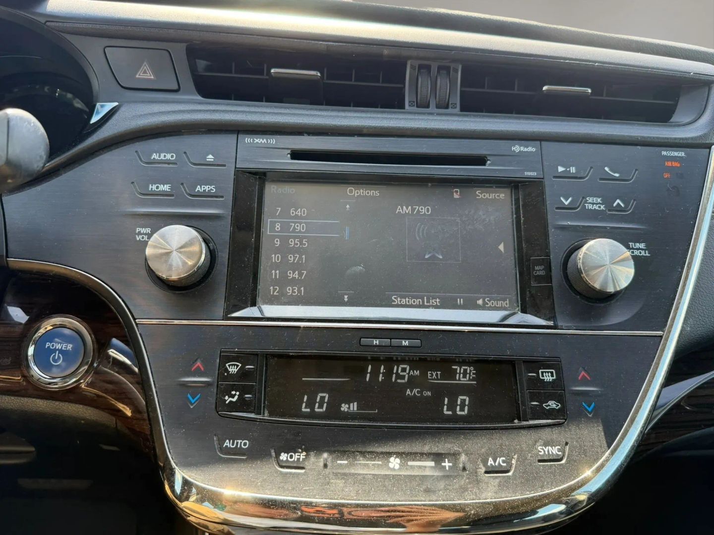 Photo 24 of this Toyota Avalon Hybrid