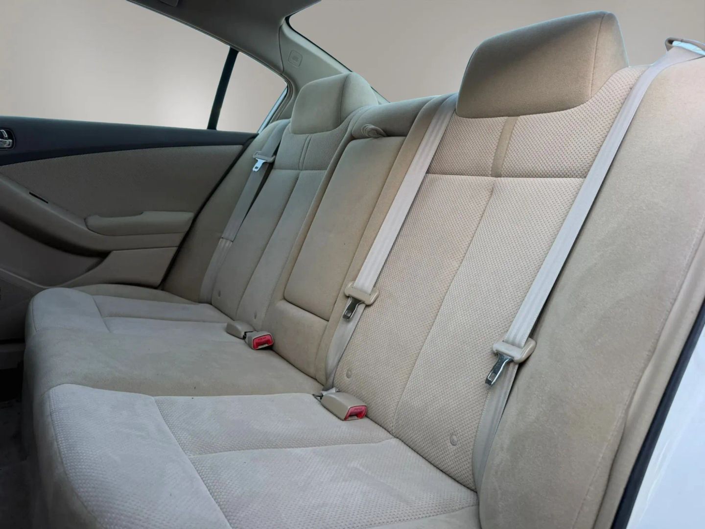 Photo 13 of this Nissan Altima