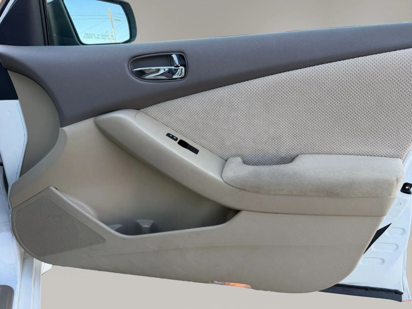 Photo 14 of this Nissan Altima