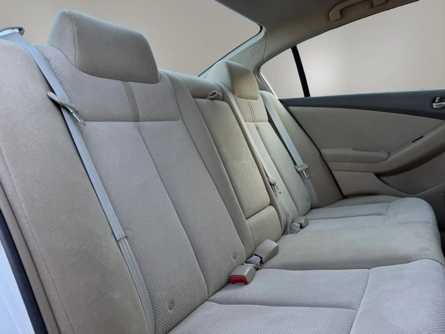 Photo 17 of this Nissan Altima