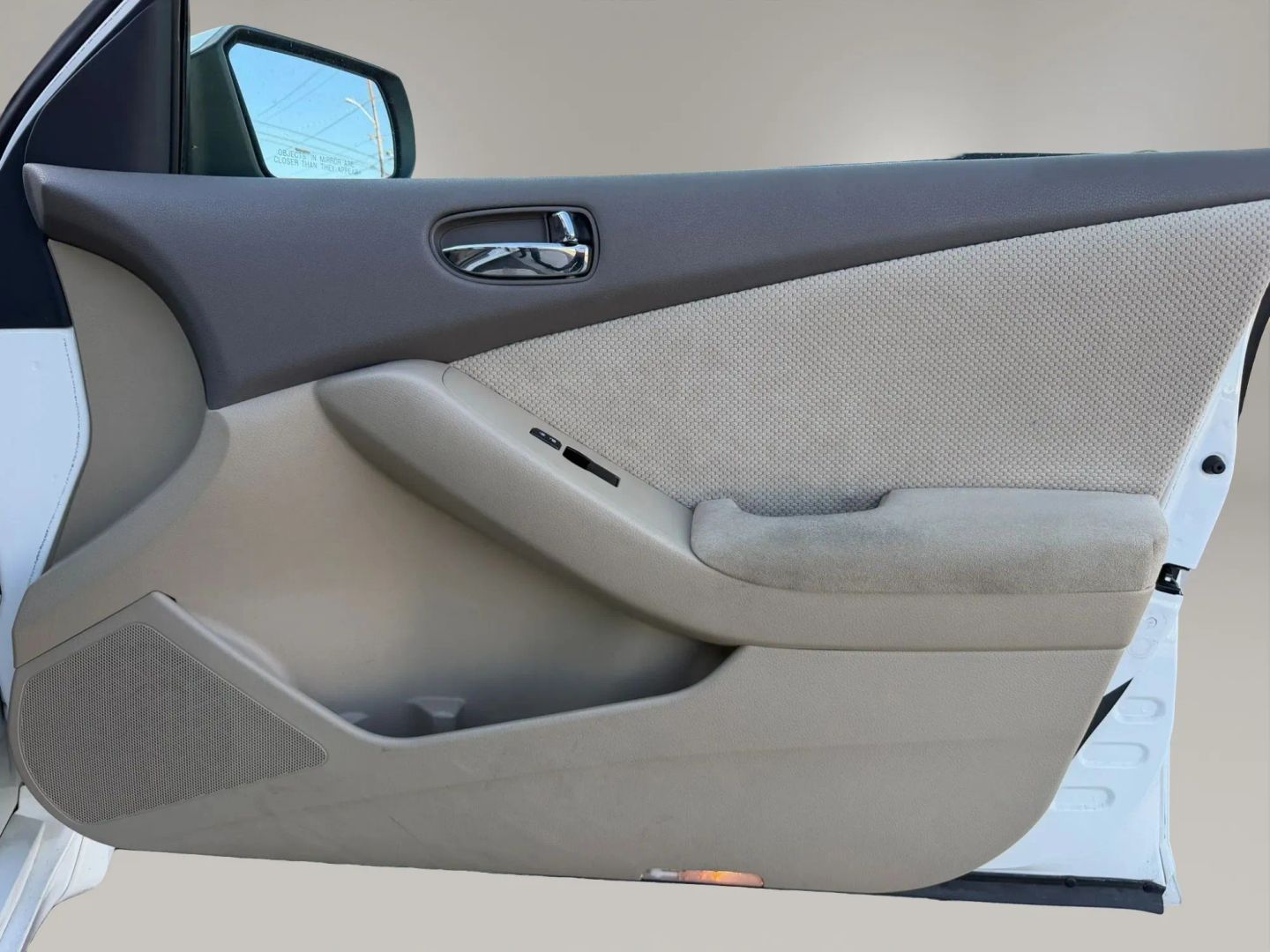 Photo 18 of this Nissan Altima