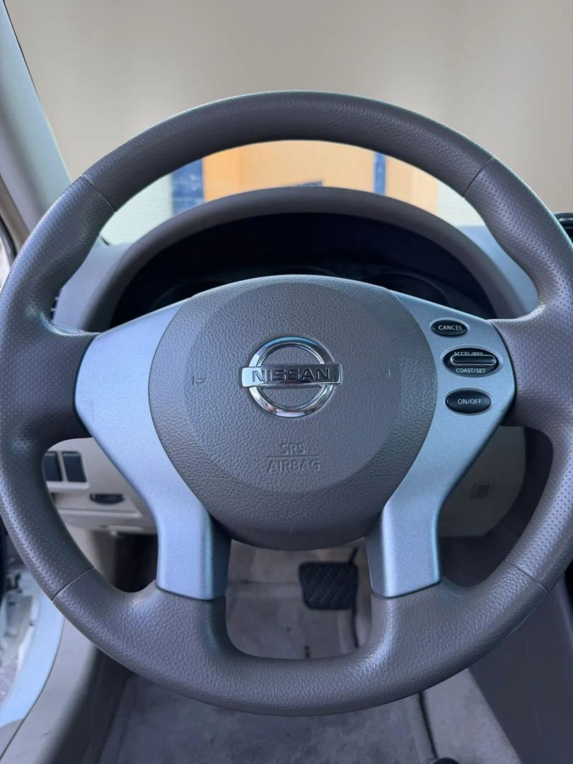 Photo 21 of this Nissan Altima