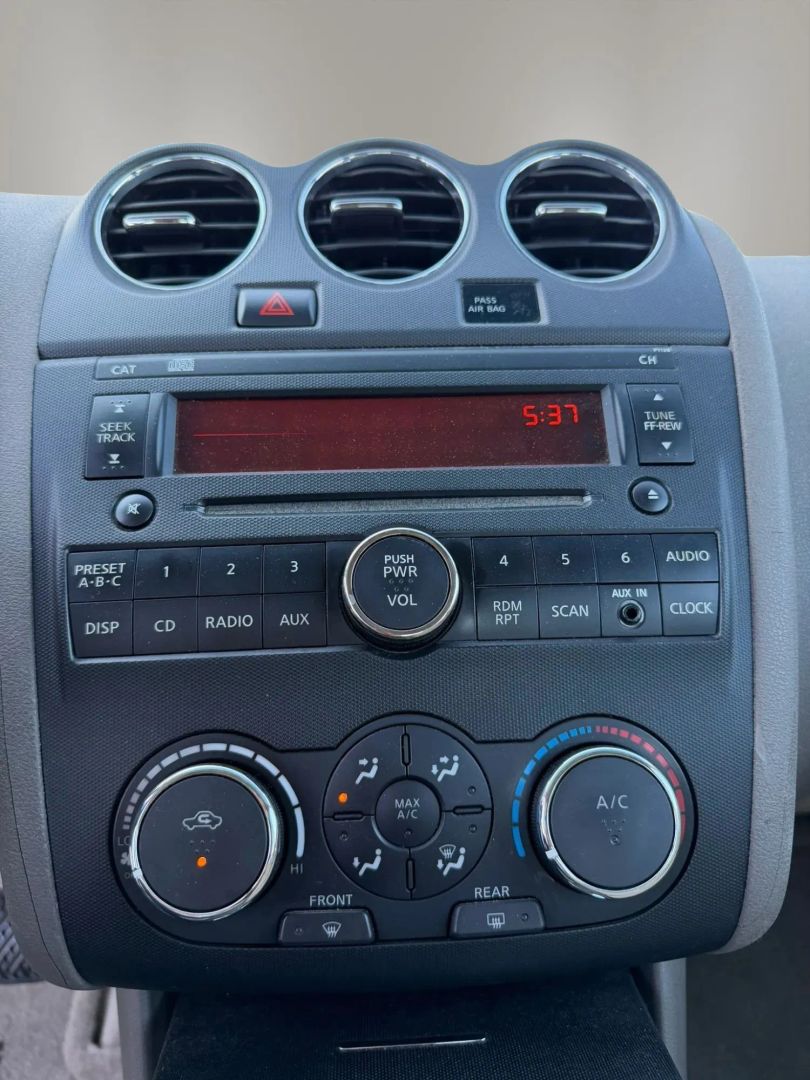 Photo 24 of this Nissan Altima